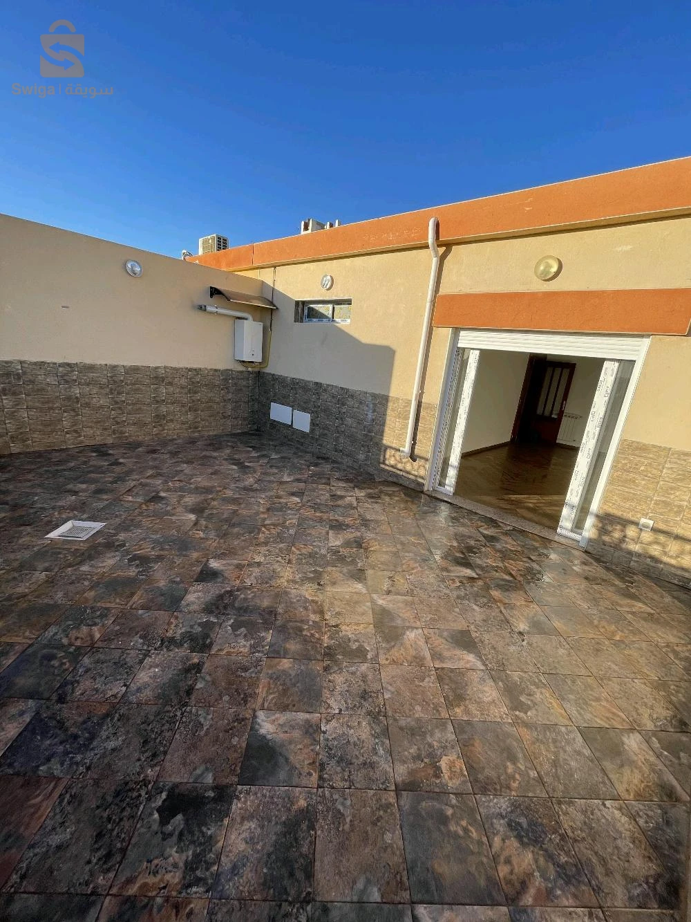 appartement F4 7eme étage a Oran cité peti