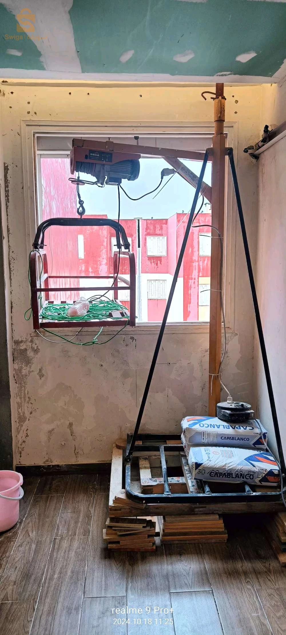 monte charge électrique 800kg