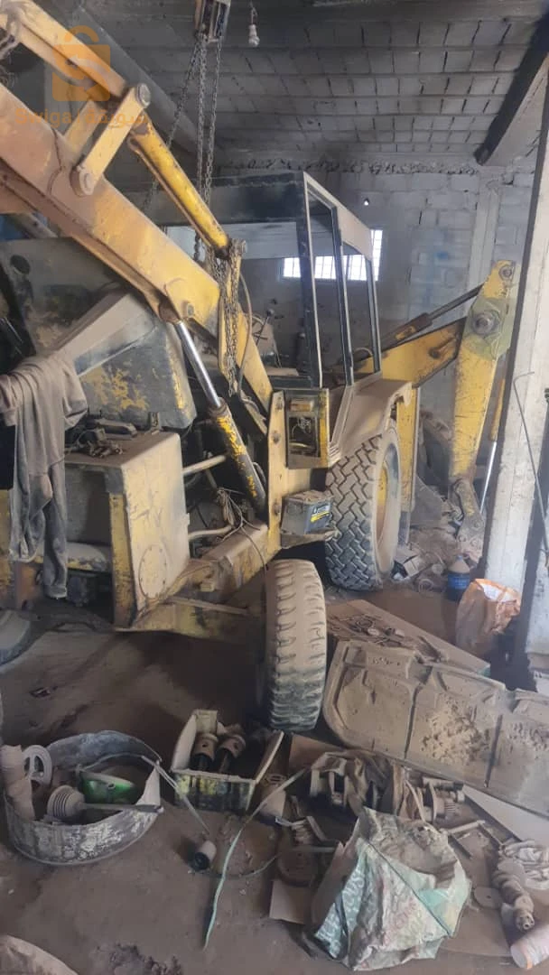 jcb محرك  نتاعه لازم يتمونطا طالب 85 لي معول يتصل