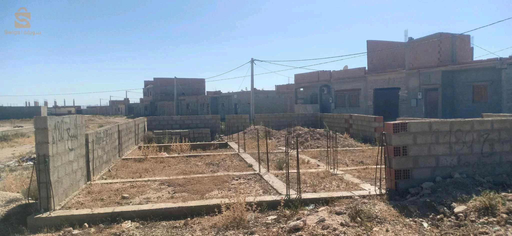 قطعة أرض للبيع 180م مخدوم ليها السيناج دوفصاد وراء محطة البنزين في بلدية بئر مقدم