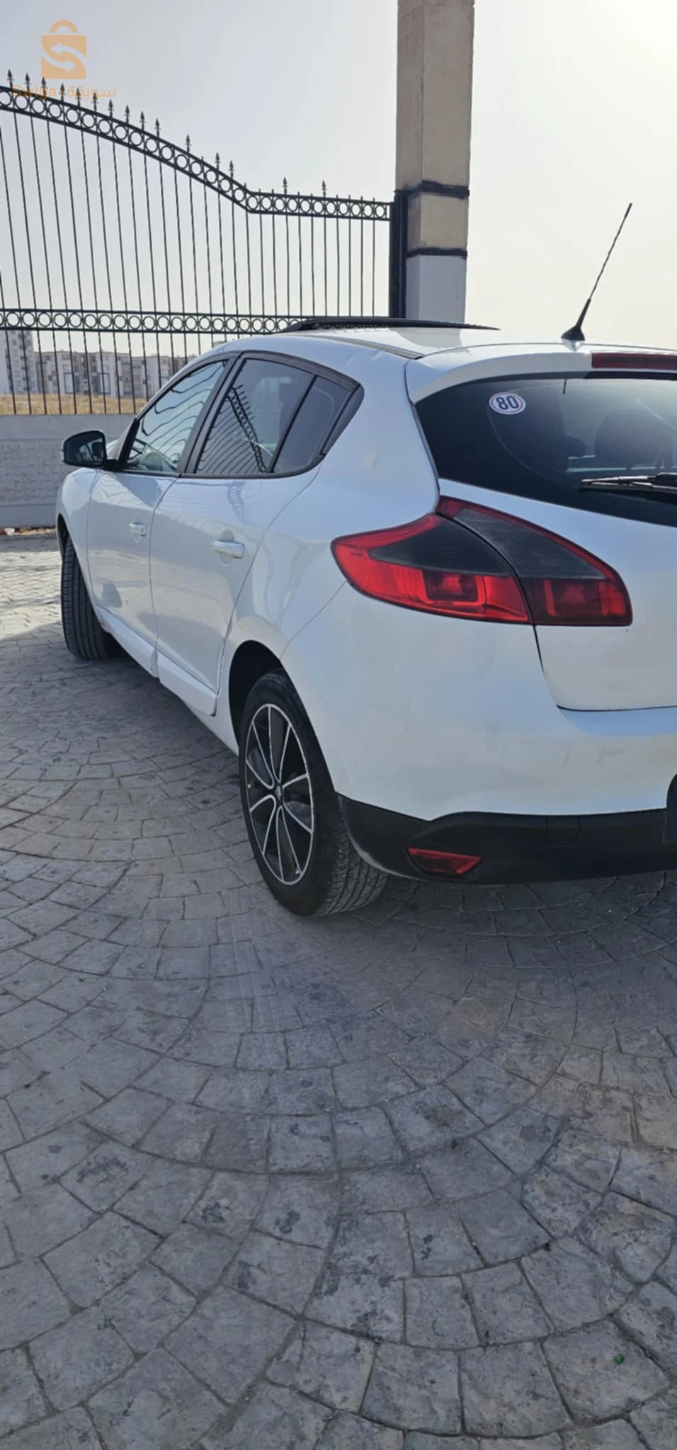 Nbi3 w nbrz 
Megane 3 1.5dci 110ch 
🔴Moteur mahtoto 10/10
🔴Suspension 10/10
🔴Fiha capou w lel avant w racora arrière fiha darba fa têt ta3 rojron ay f les photos