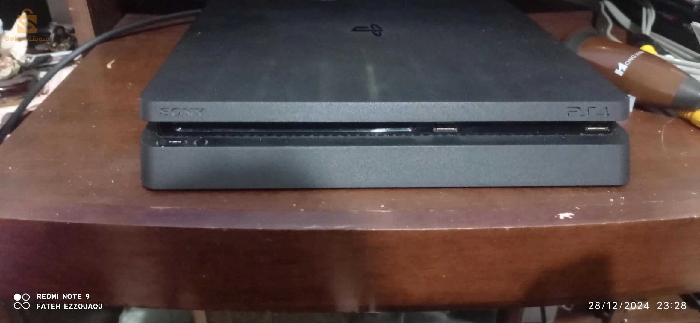 Ps4 slim bonne etat nbi3 brk 🙂 fiha 1 manitta w 2 cd et les cable hdmi