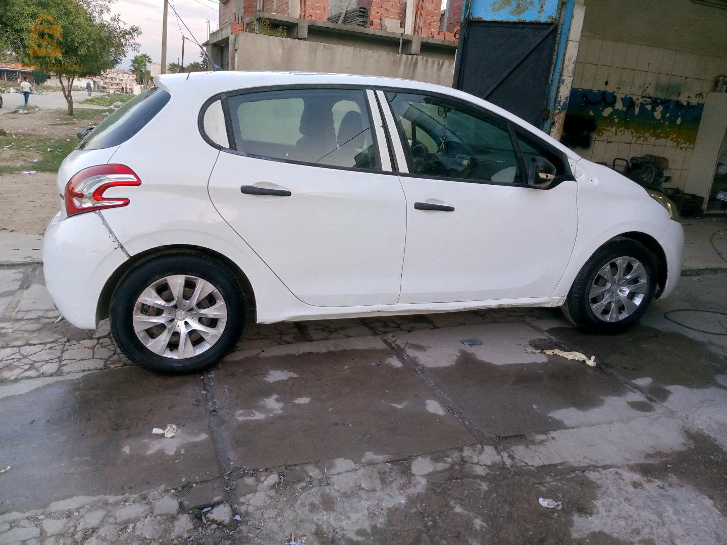 سيارة بيجو 208