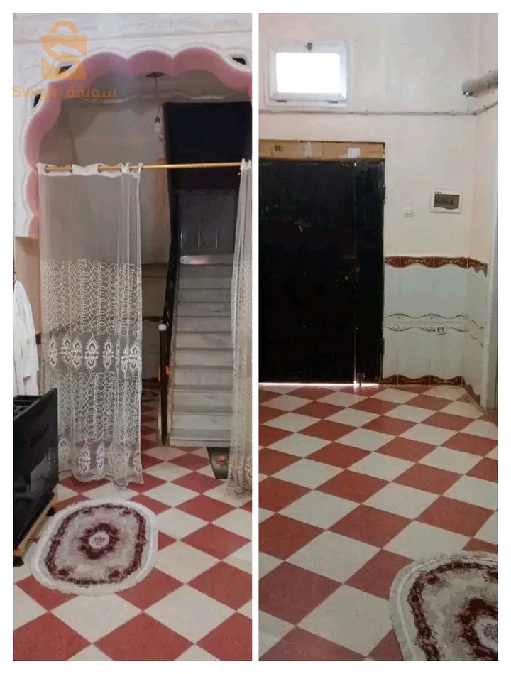 سلام عليكم حوش للبيع مقيوم مليح التحت كاين: 
__ غرفة 4.5/4✅
__صالو كبيرة 8/4✅
__ كوزينة مقيومة تاني 5/4✅
__حمام 2/2✅
__ وفناء (مراح) ✅
والفوق كاين 03 غرف وحمام وهوول ومرحاض 
المهتم يتصل