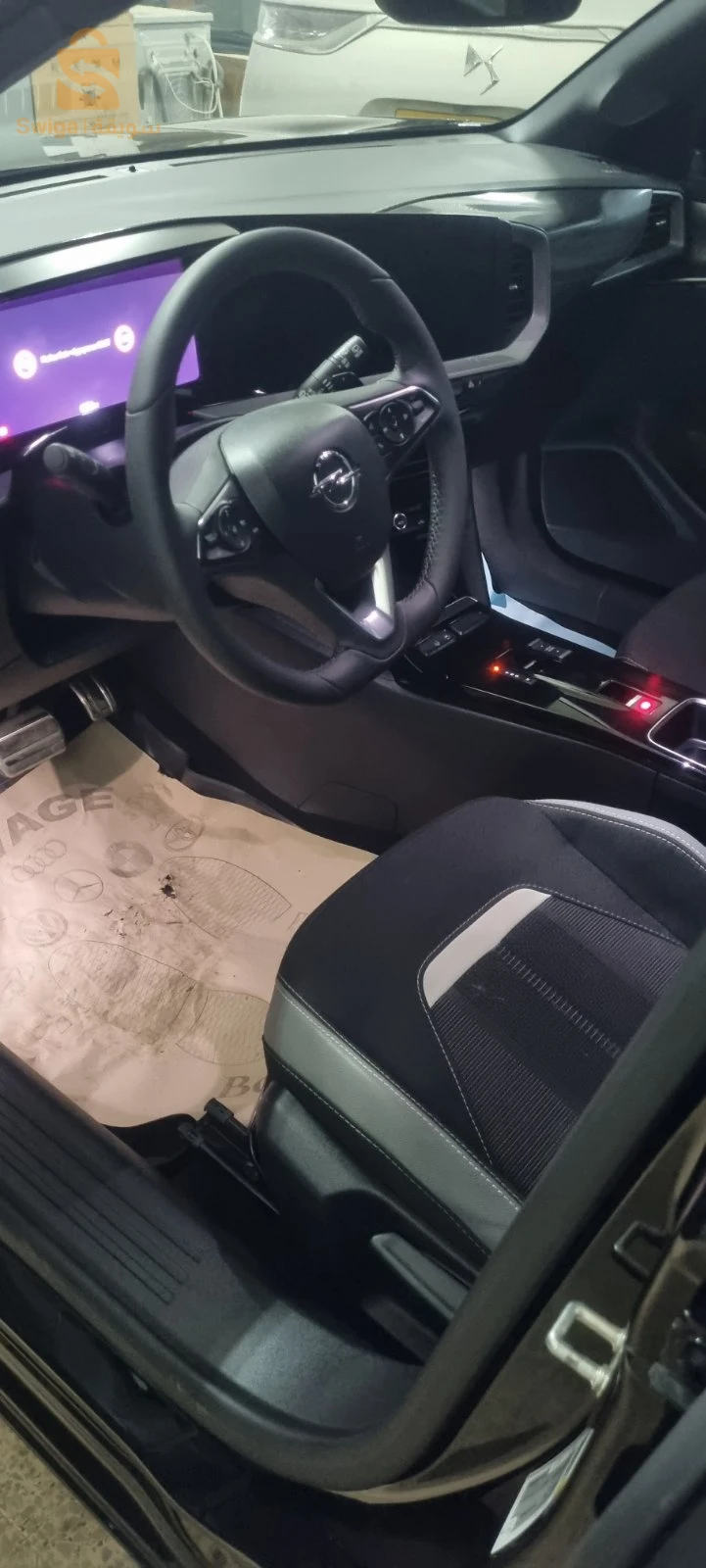 Opel Mokka GS line année 2024 , essence vitesse automatique,
8000km a froid porte côté chauffeur voir photo