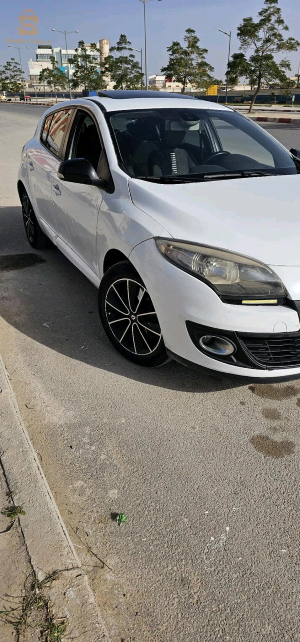 Nbi3 w nbrz 
Megane 3 1.5dci 110ch 
🔴Moteur mahtoto 10/10
🔴Suspension 10/10
🔴Fiha capou w lel avant w racora arrière fiha darba fa têt ta3 rojron ay f les photos