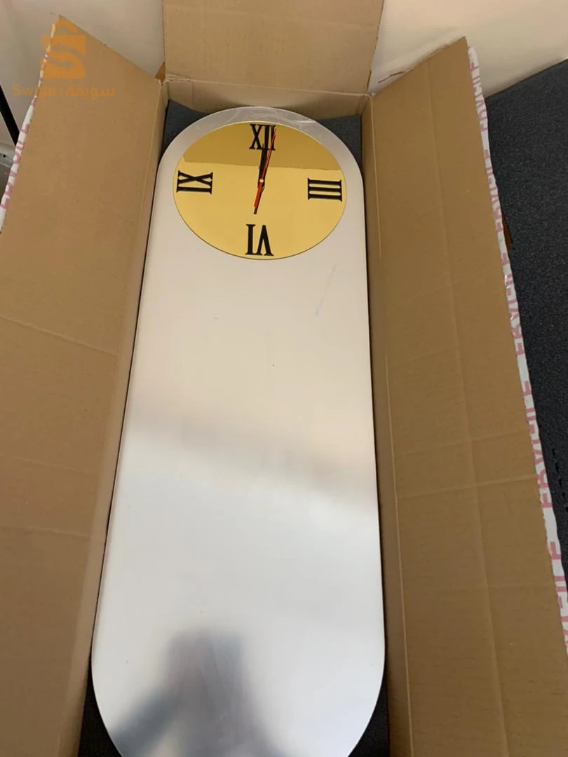 Horloge Murale Silencieuse Forme Oval Chiffre Romain 90x35cm
