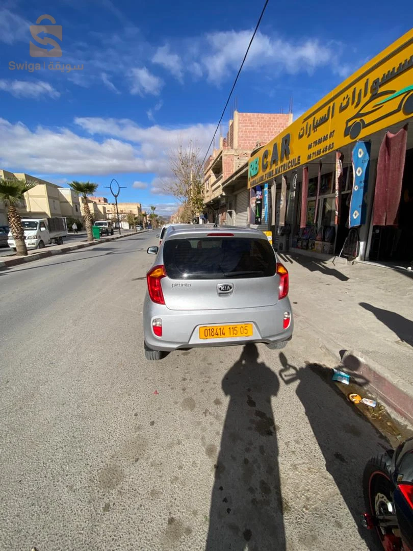 سيارة نضيفة
