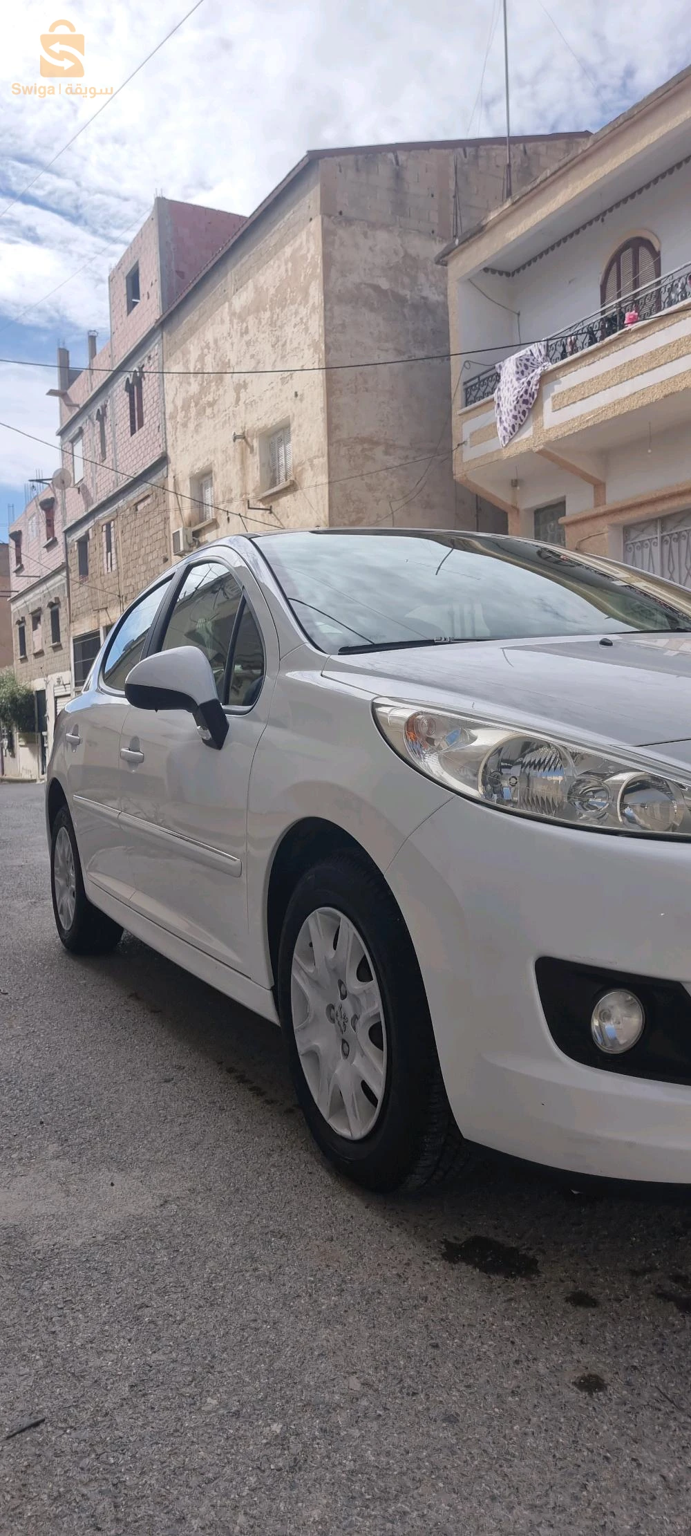 سيارة جديدة مشاء الله 
مافيها والو
