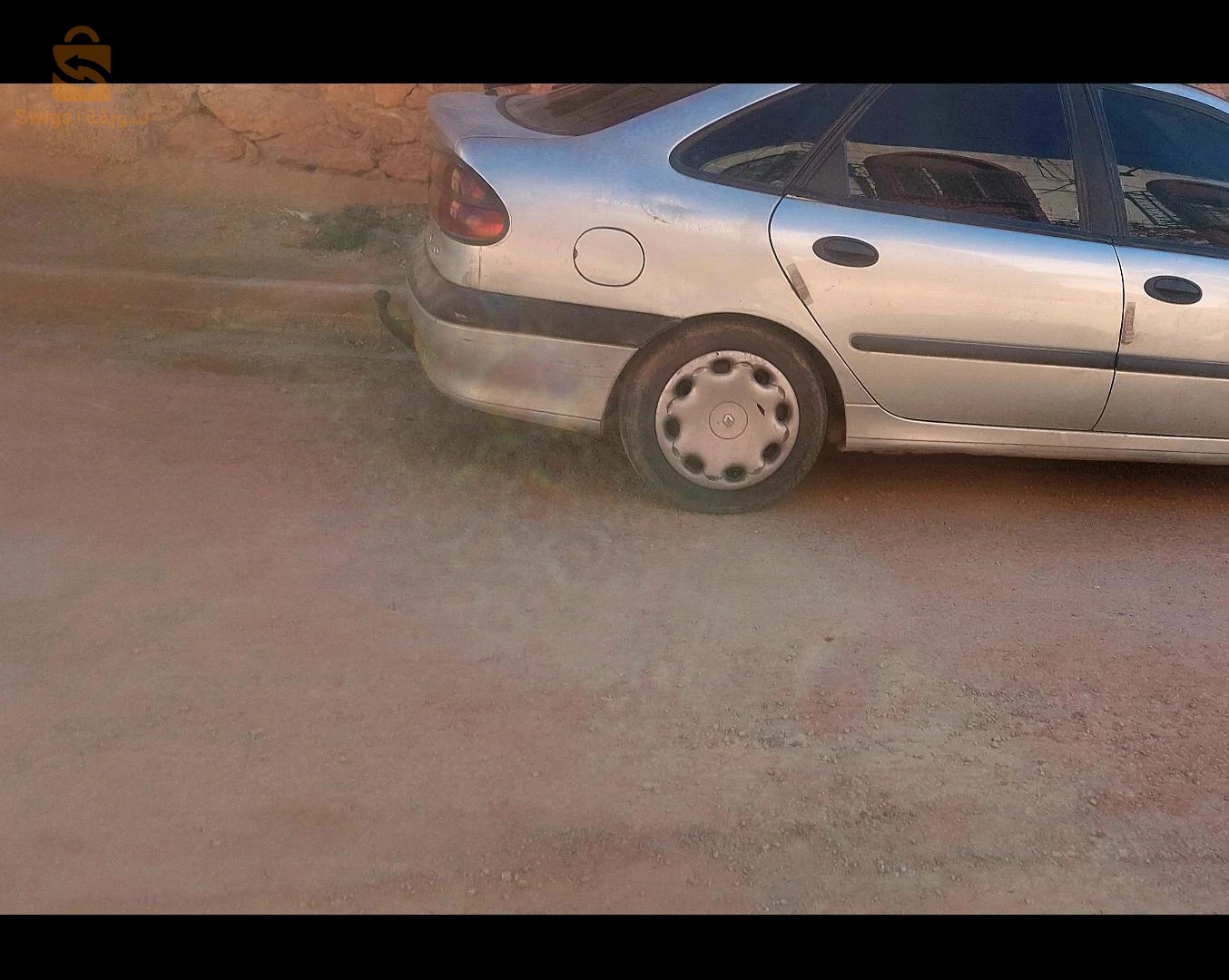 لقونة مفتاح 2000 1.9dci ملبسة قديمة فيها سطح وليزال تاع تلباس برك وفيها كما راهي بلزرق في صورة .  نبيع ونبدل ونزيد 0782 66 10 12
