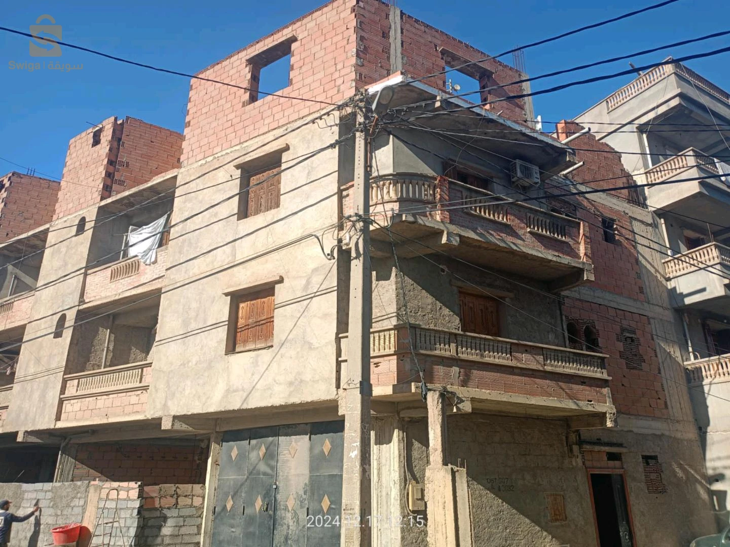 بيع منزل صالح للتجارة  في حي كوريفة رابح سيتي رونو الكاليتوس امام المسجد والمدرسة  بعقد ملكية ودفتر عقاري فردي المساحة 300م بواجهتين  طابق اول سيمي فيني والطابق الثاني مخدوم فيني 0775851159
