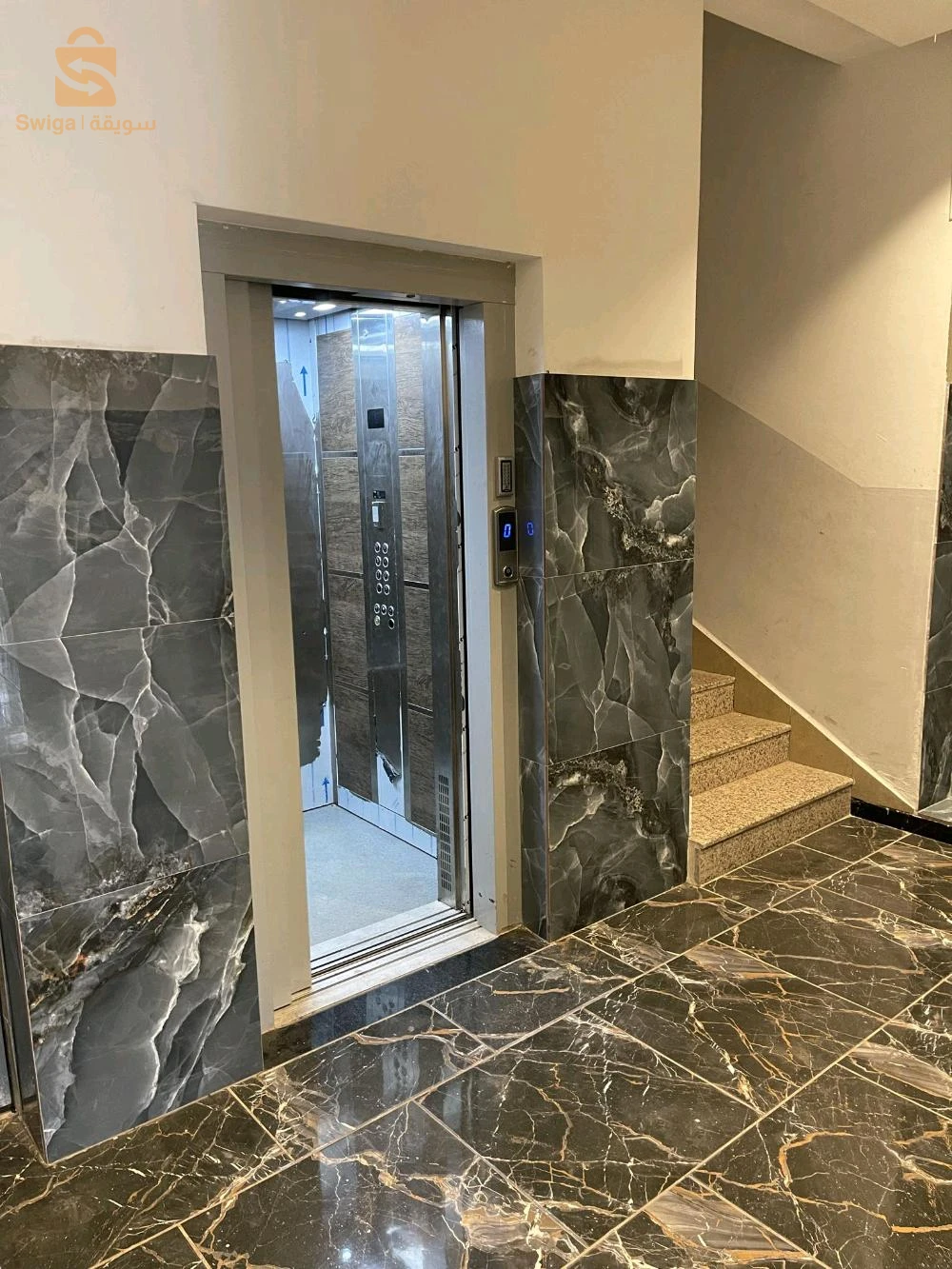 appartement F4 7eme étage a Oran cité peti