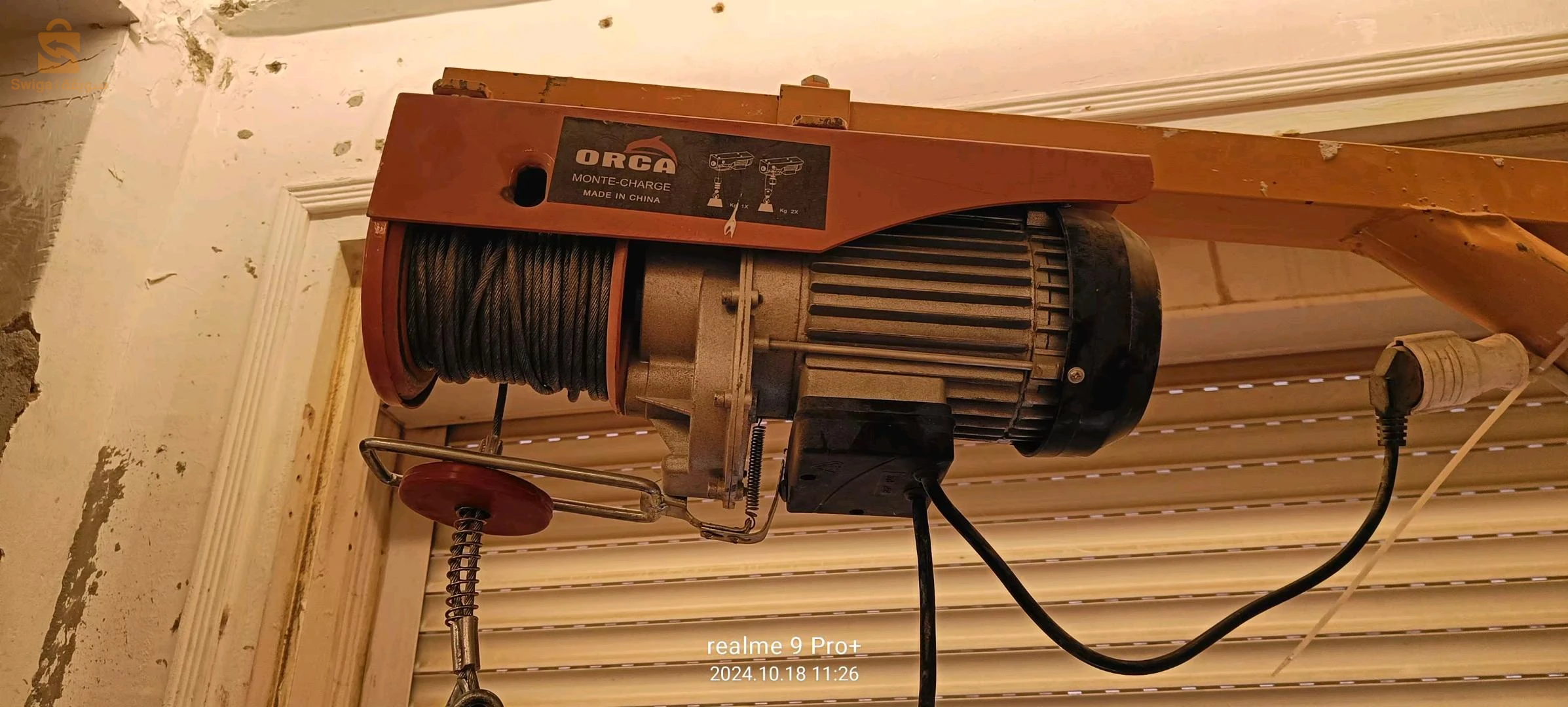 monte charge électrique 800kg