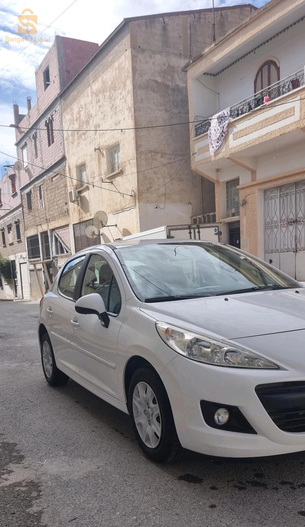 سيارة جديدة مشاء الله 
مافيها والو
