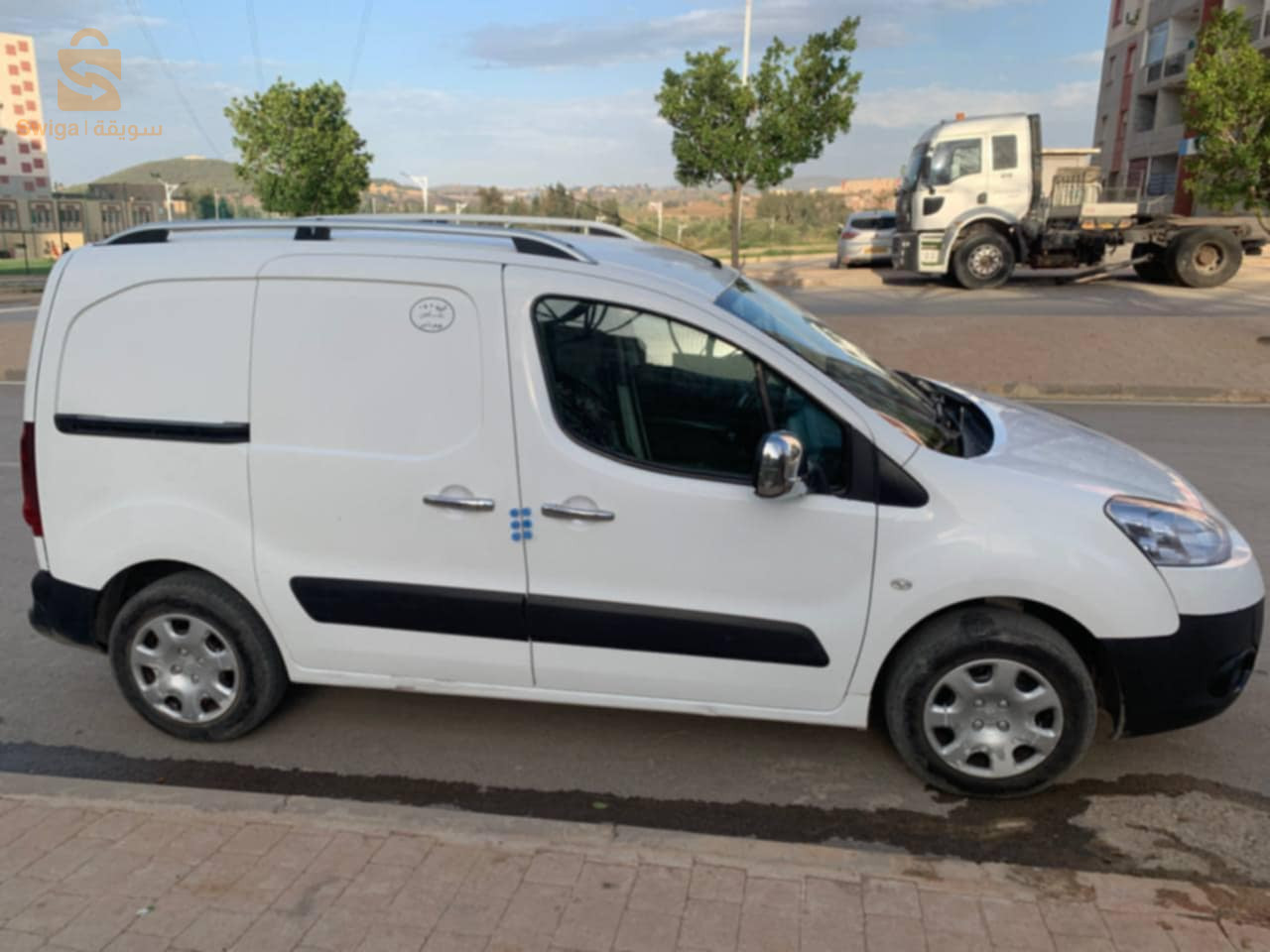 بيع سيارة بتنار فيها متور محطوط