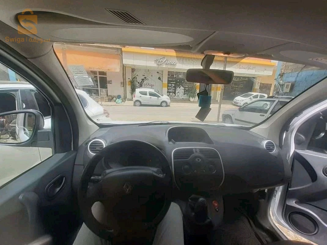 رونو كونغو صندوق 2013