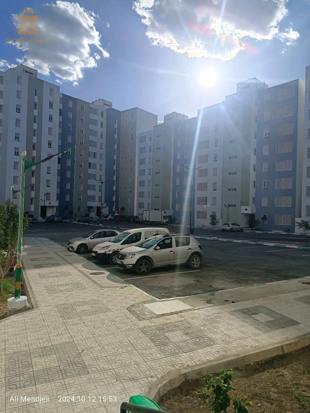 الاقامة مليكة قايد متواجدة بالتوسعة الغربية قبل الالتفاف الدوراني الاخير للمدينة الجديدة المؤدي لعين السمارة