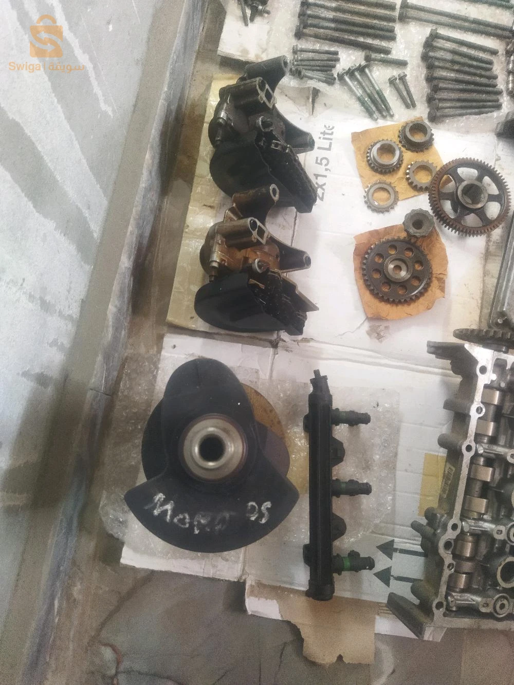 أجزاء من محرك 1.2 12v