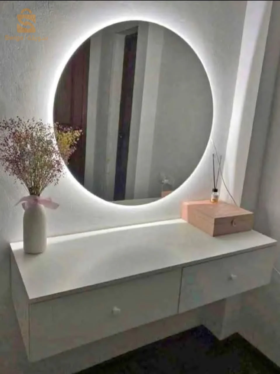 مرآة مضيئة