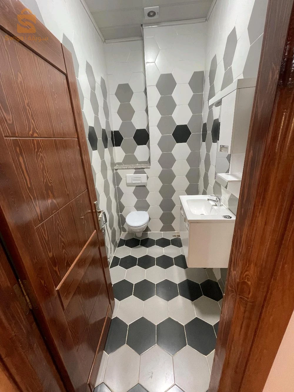 appartement F4 7eme étage a Oran cité peti