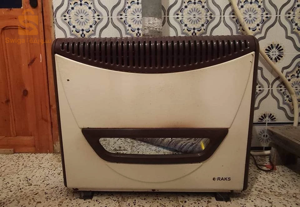 مدفئة غاز نوع RAks نستعملو في حالة جيدة فيها فونتيلاثور لزيداة الحرارة