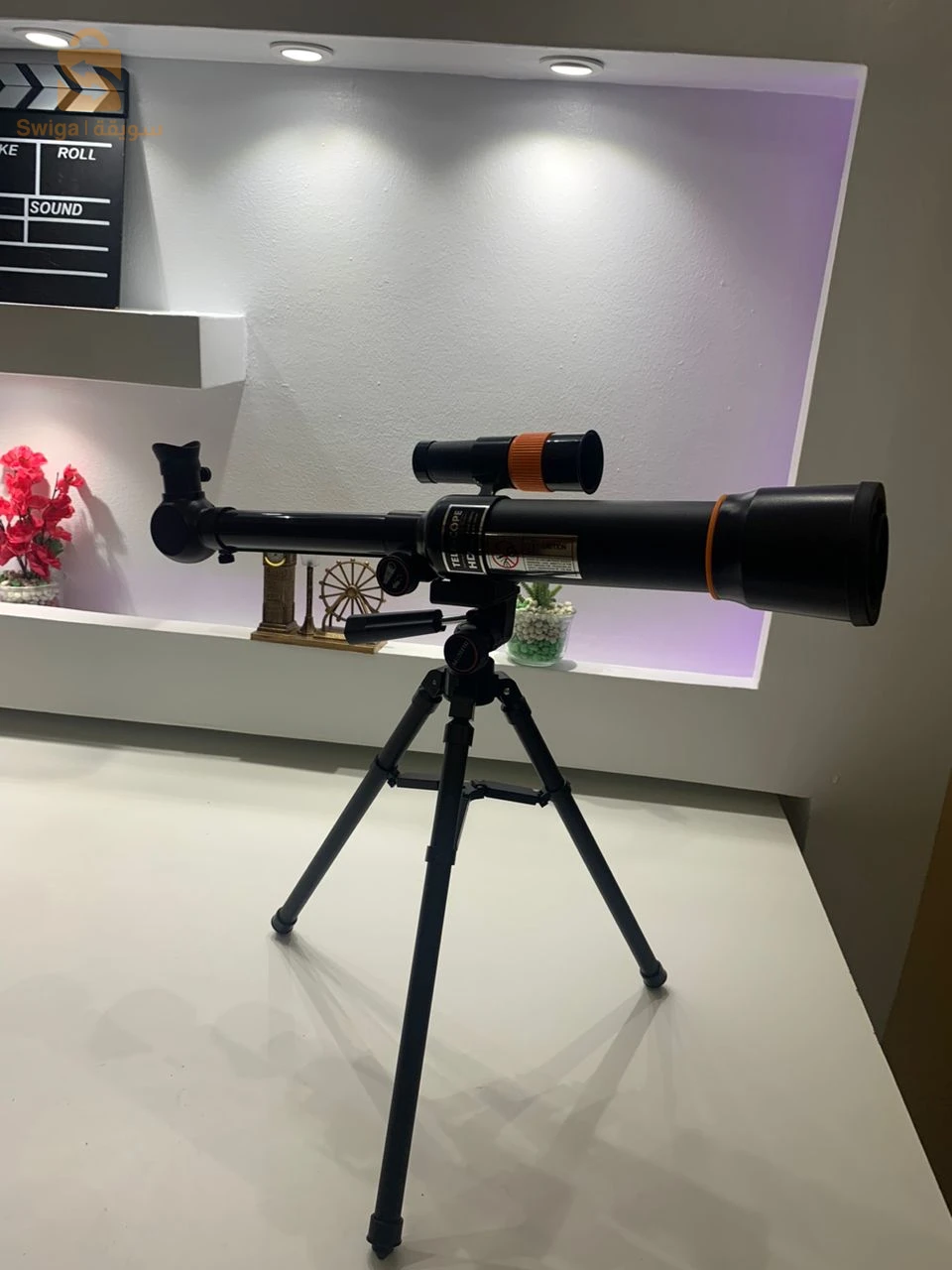 Télescope réfracteur d’ouverture pour observer les étoiles avec trépied réglable