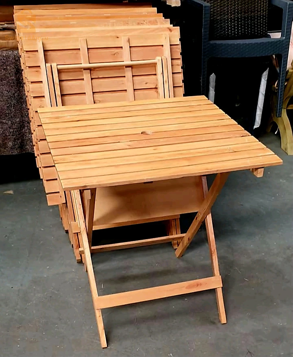 طاولات من خشب الزان