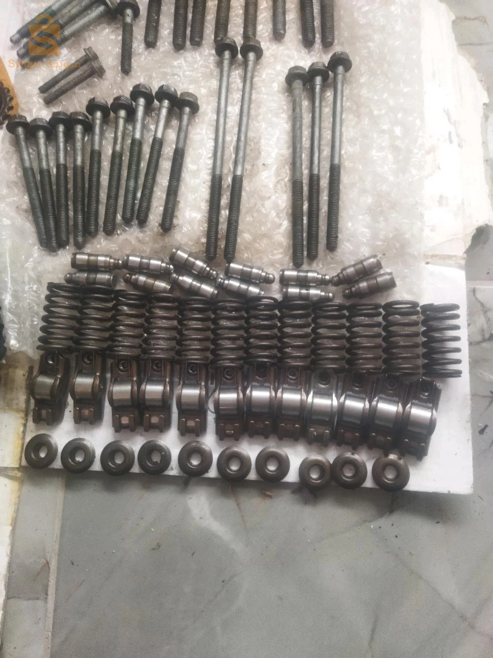 أجزاء من محرك 1.2 12v
