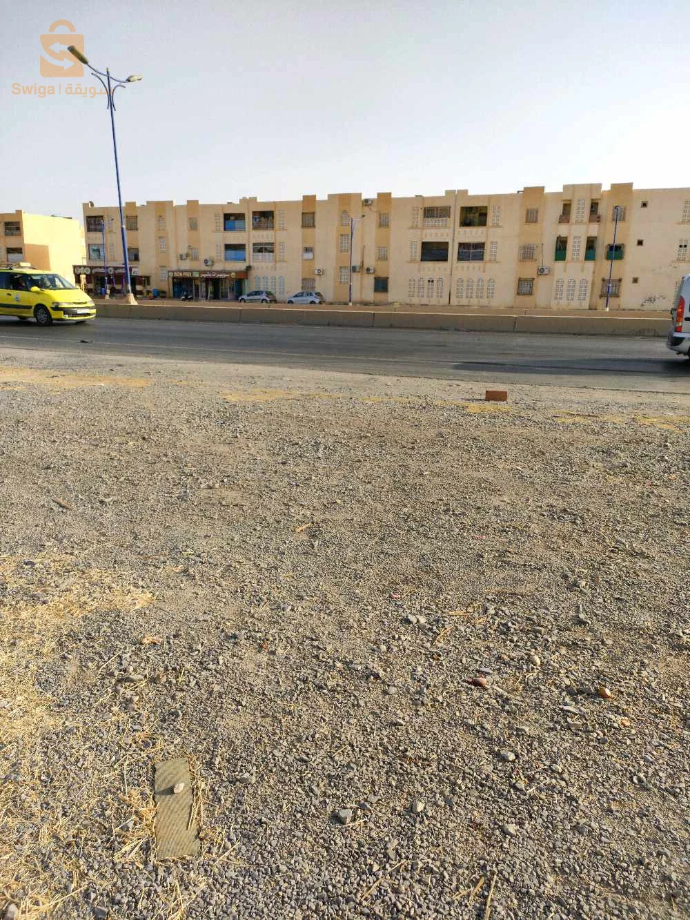 قطعة أرض 300متر مقابلة الطريق الوطني و قريبة من جميع المرافق في لوطاية