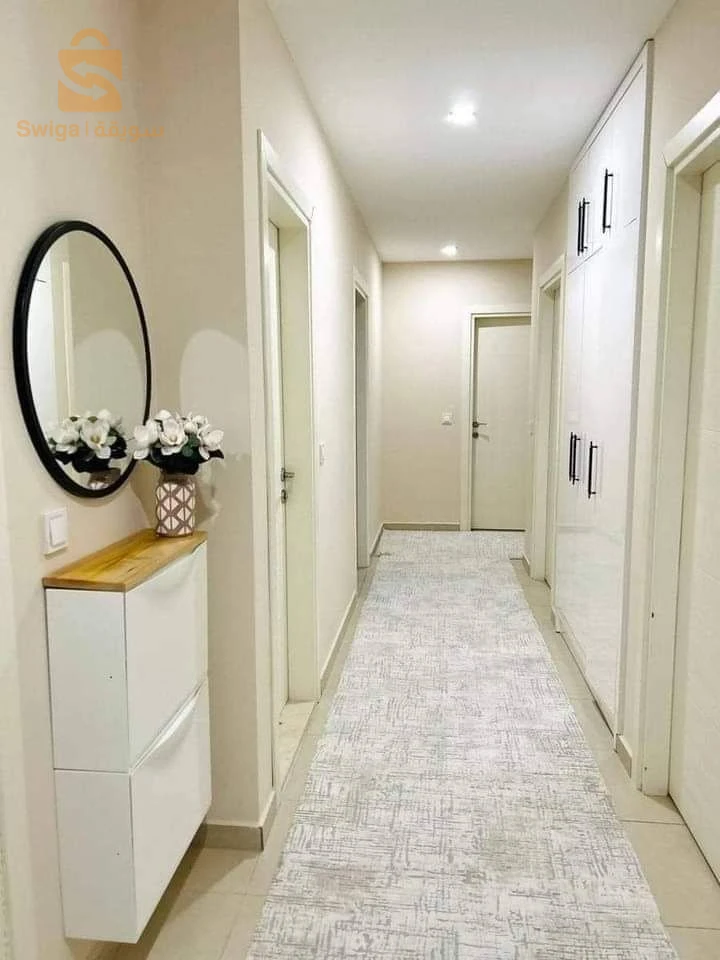 ابارتمون للبيع في باب الزوار واسعة في اقامة مغلقة بكاميرات مراقبة قريبة من المطار