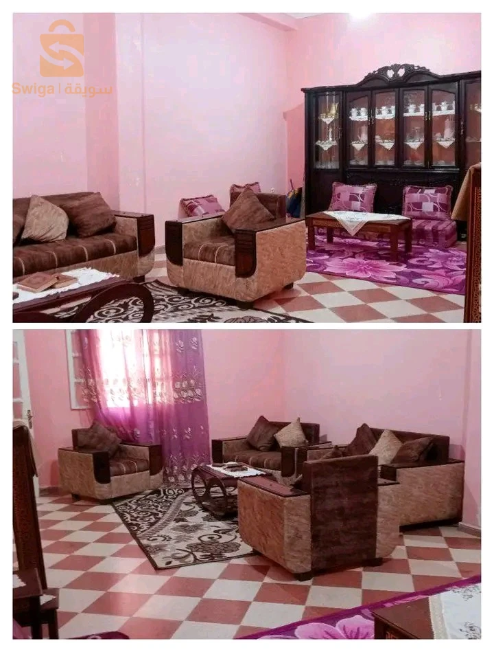 سلام عليكم حوش للبيع مقيوم مليح التحت كاين: 
__ غرفة 4.5/4✅
__صالو كبيرة 8/4✅
__ كوزينة مقيومة تاني 5/4✅
__حمام 2/2✅
__ وفناء (مراح) ✅
والفوق كاين 03 غرف وحمام وهوول ومرحاض 
المهتم يتصل