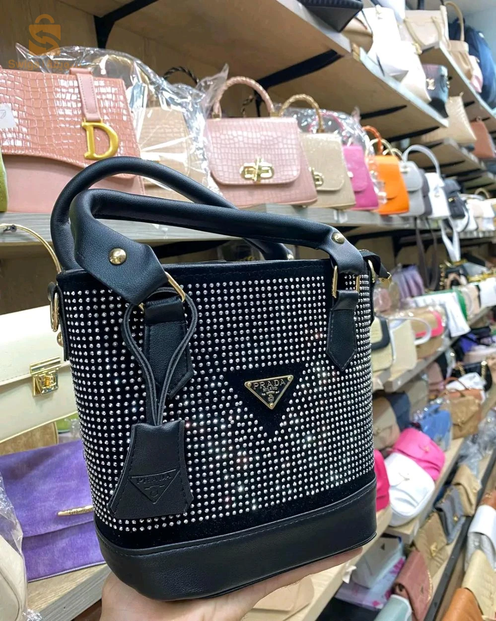حقيبة prada