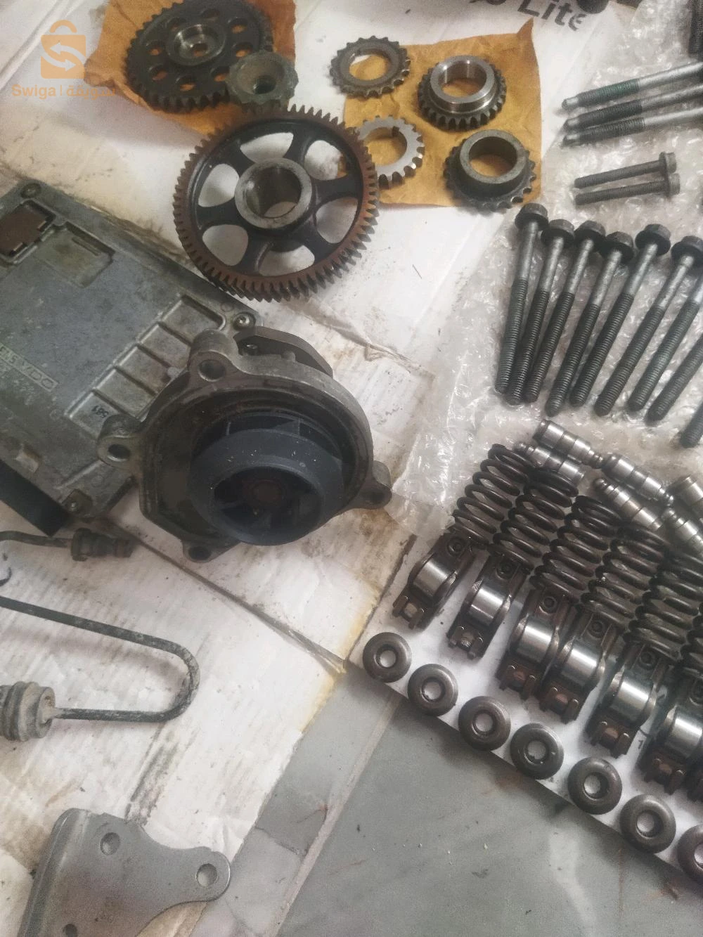 أجزاء من محرك 1.2 12v