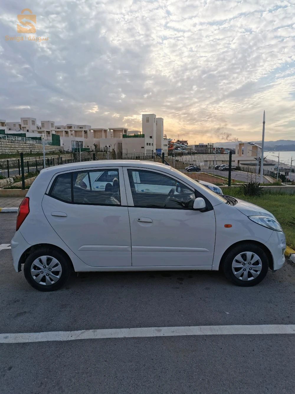 هيونداي i10 لاثوث مجمولة  نقية ماشاء الله ما فيها والو فقط راكور صغير تحت غطاء الوقود ماشية 158 الف 0658139156