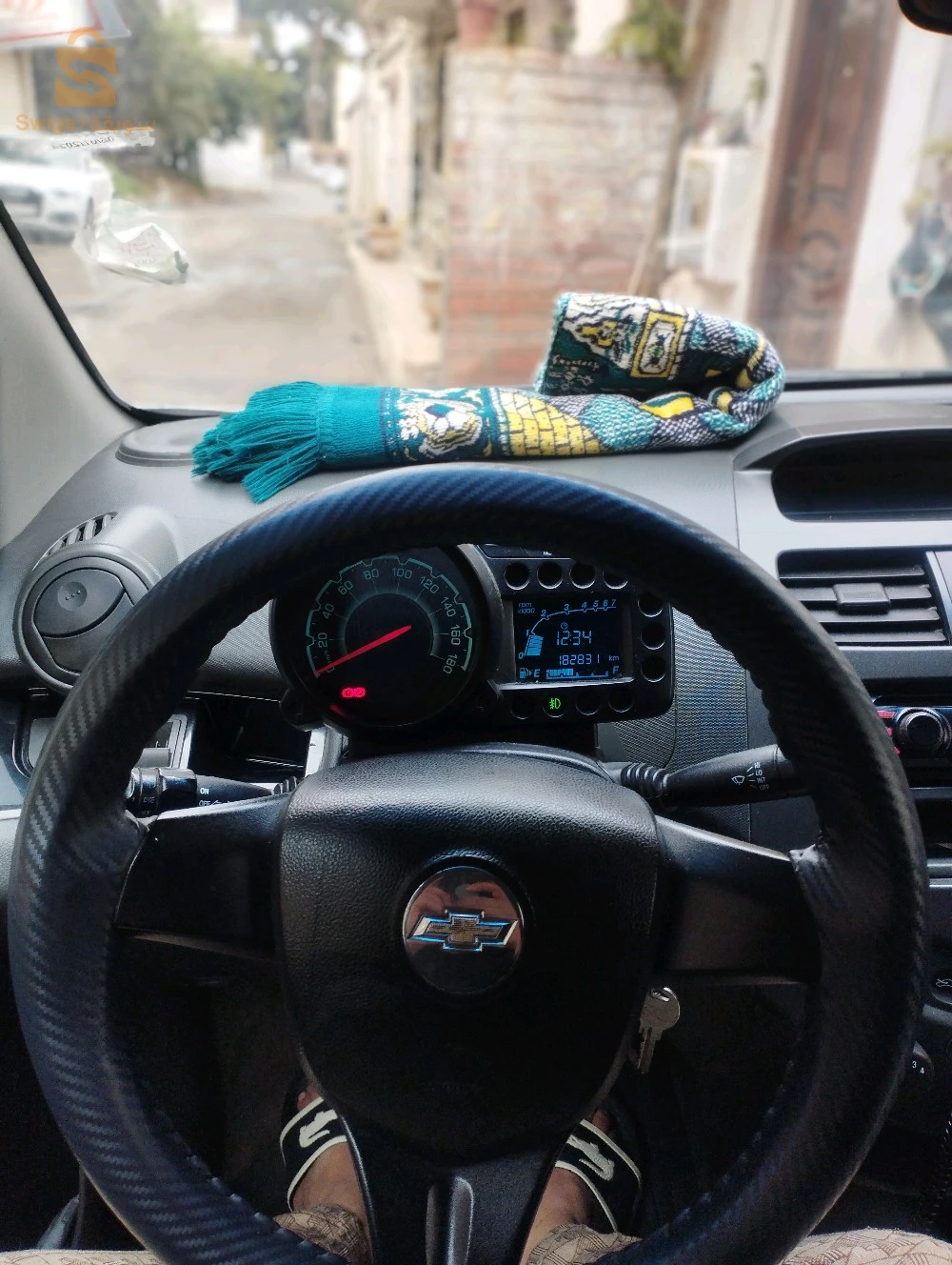 voiture très propre deuxième main la peinture quelques retouche de nettoyage j'habite à staouel contacte-moi merci