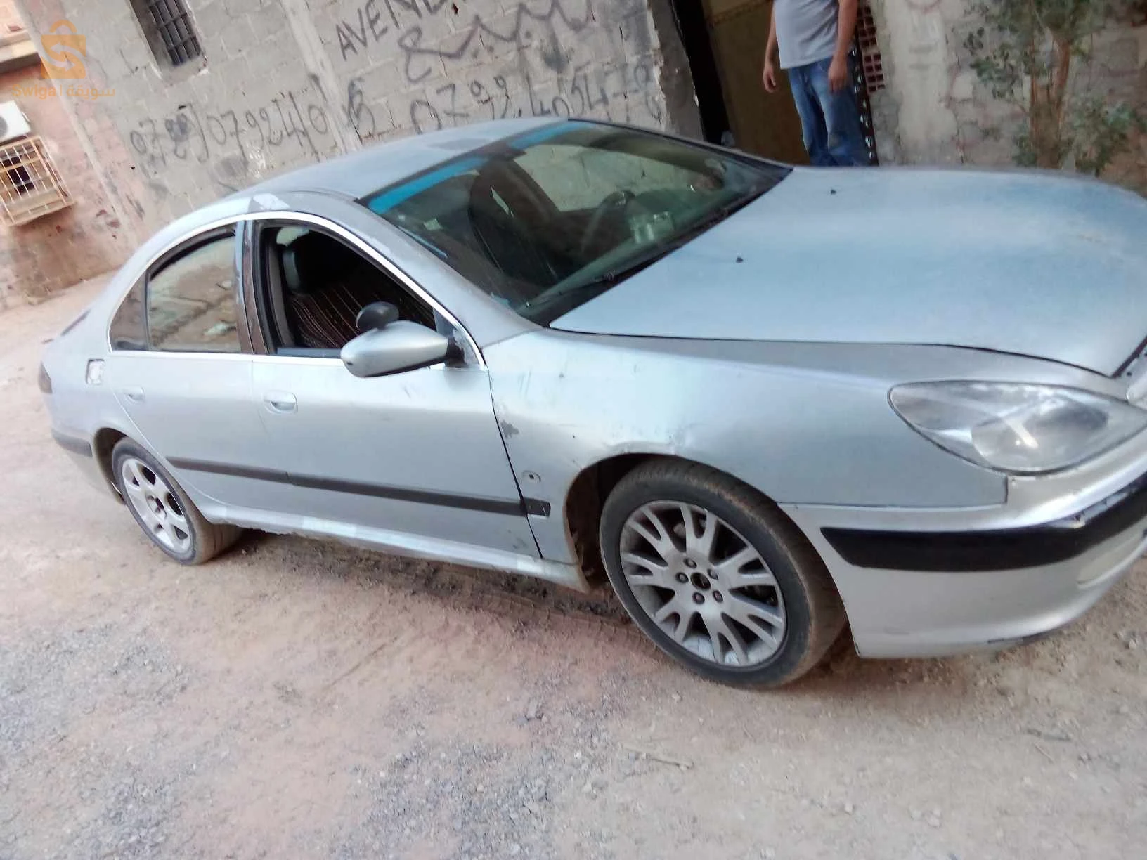 عندك لاسيسبونسيو برك سيارة شابة
