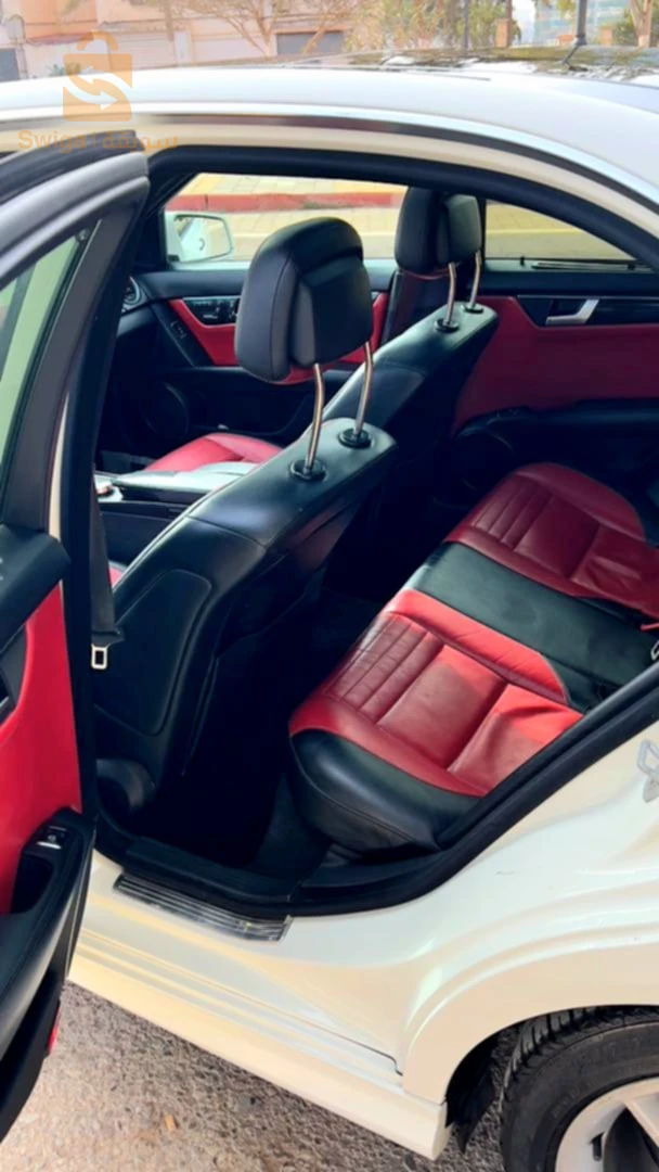 Mercedes Classe C 250 2012 🇩🇪
Avantgarde 250⚫
BlueEFFICIENY 🔴
siège designo   🟡