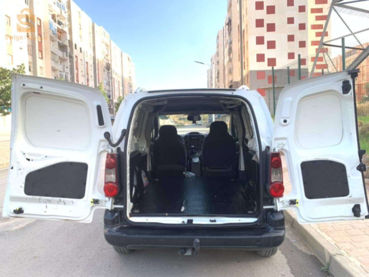 بيع سيارة بتنار فيها متور محطوط