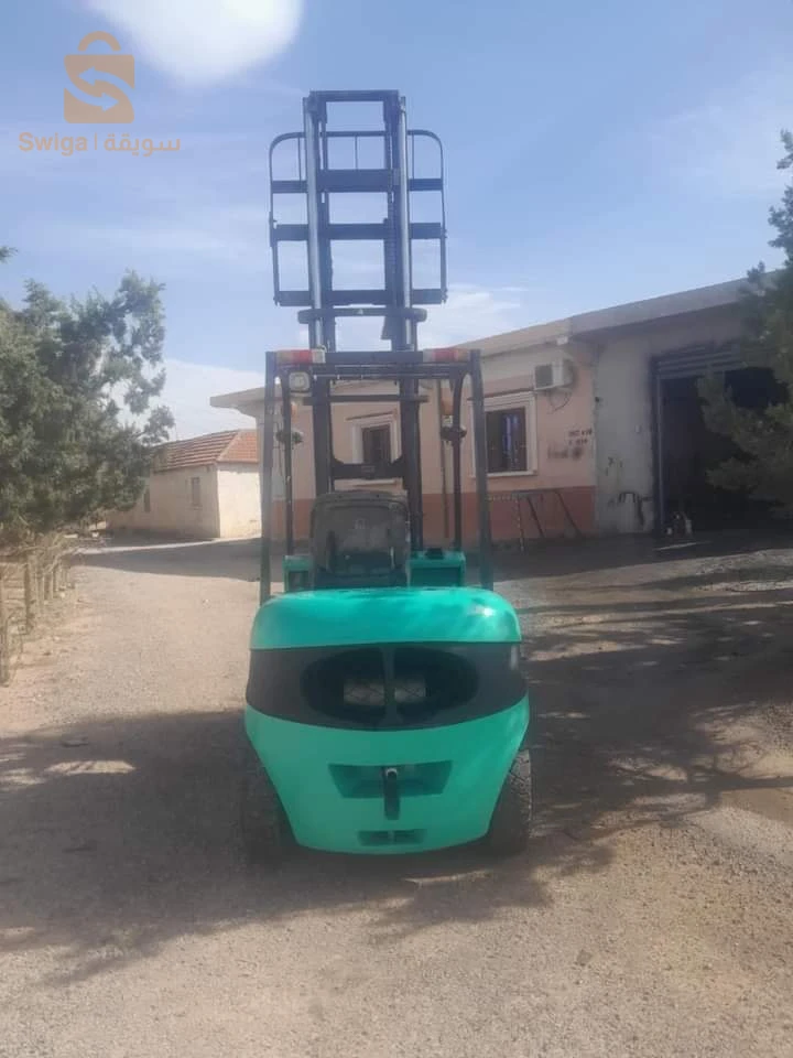 نبيع ولا نبرز بكلارك 
كلارك ماكسيمال كارت ڨريز 3 طن موتور فوطون موش مفتوح حاجة نظيفة يطلع 4.5 
0665882412