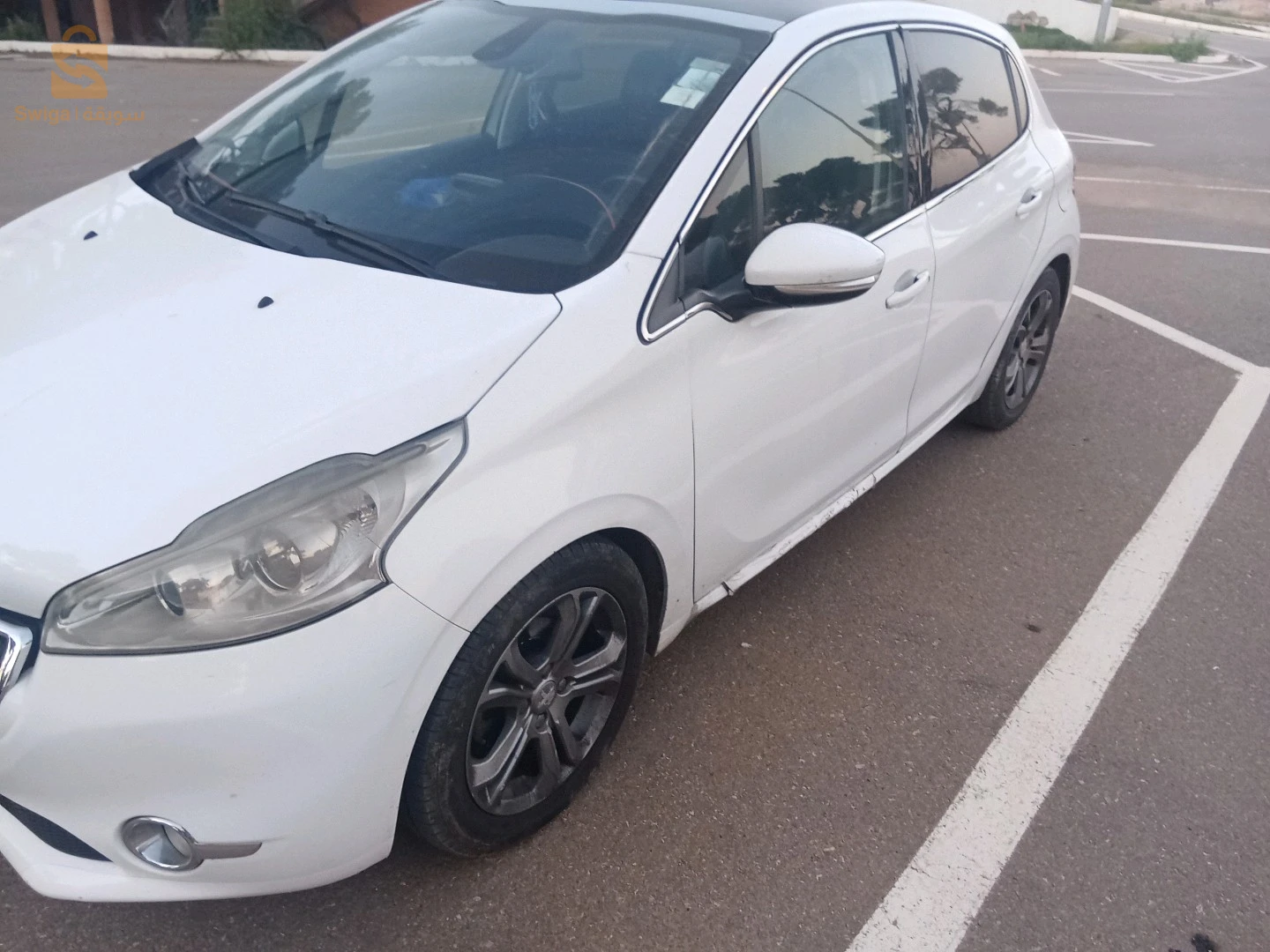 fiha 2 raccord sghar maybanoch ga3 
voiture très propre ta3 ksiba 
moteur 10/10
suspension 10/10
0655349562