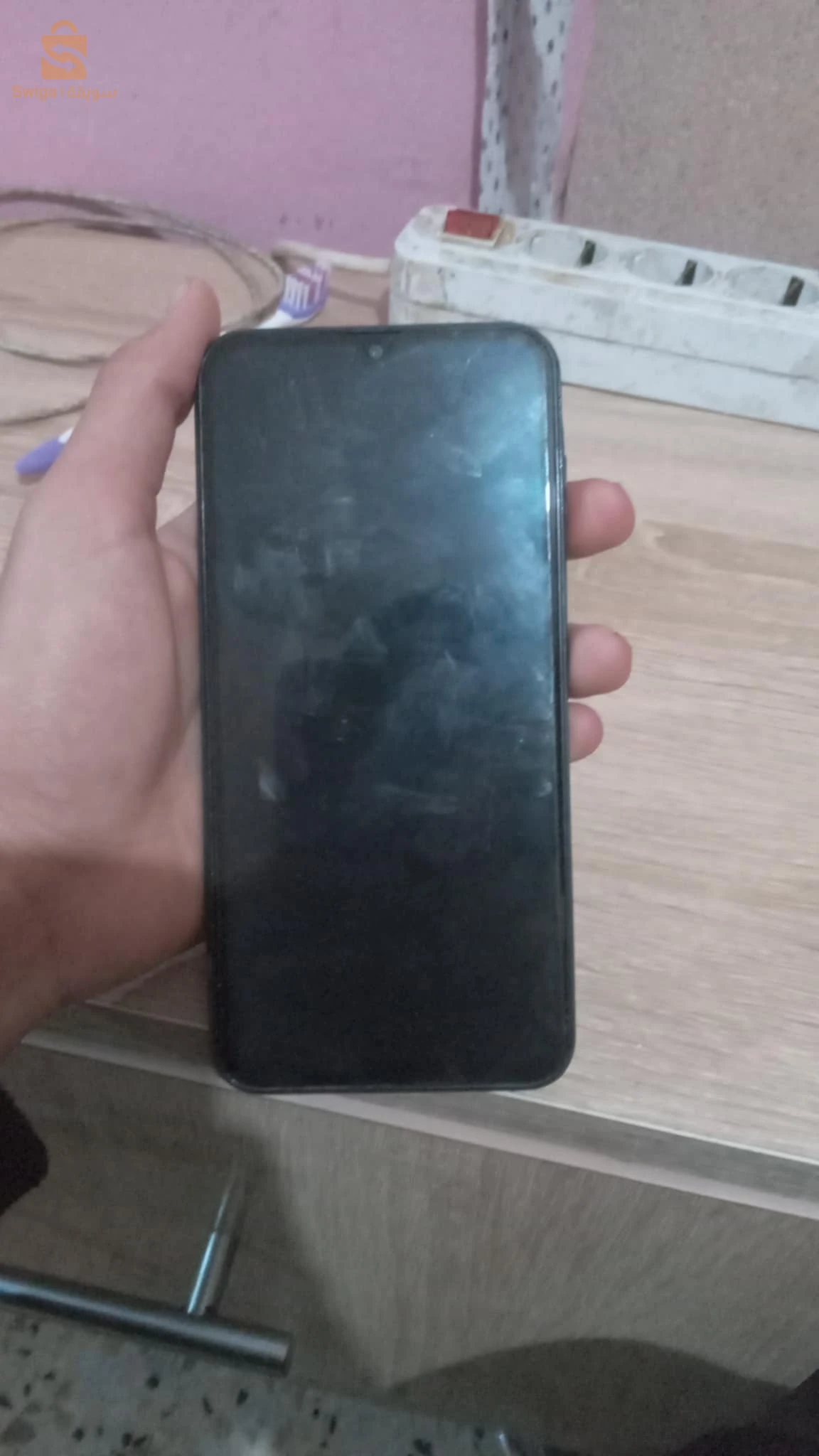 مافيه حتى ديفو مهوش كامل متوشي خاوتي والي عندو بدلة تاع  ايفون نبدل مرحبا