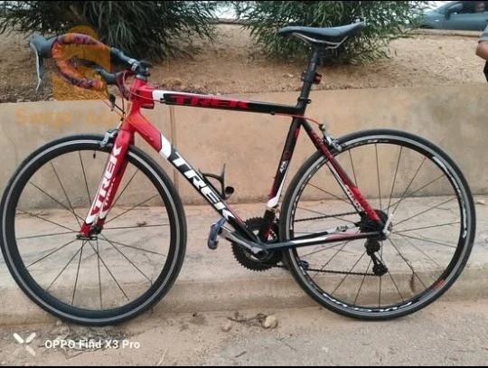 un beau velo de course fait de petit retouch dans le gidon pas male