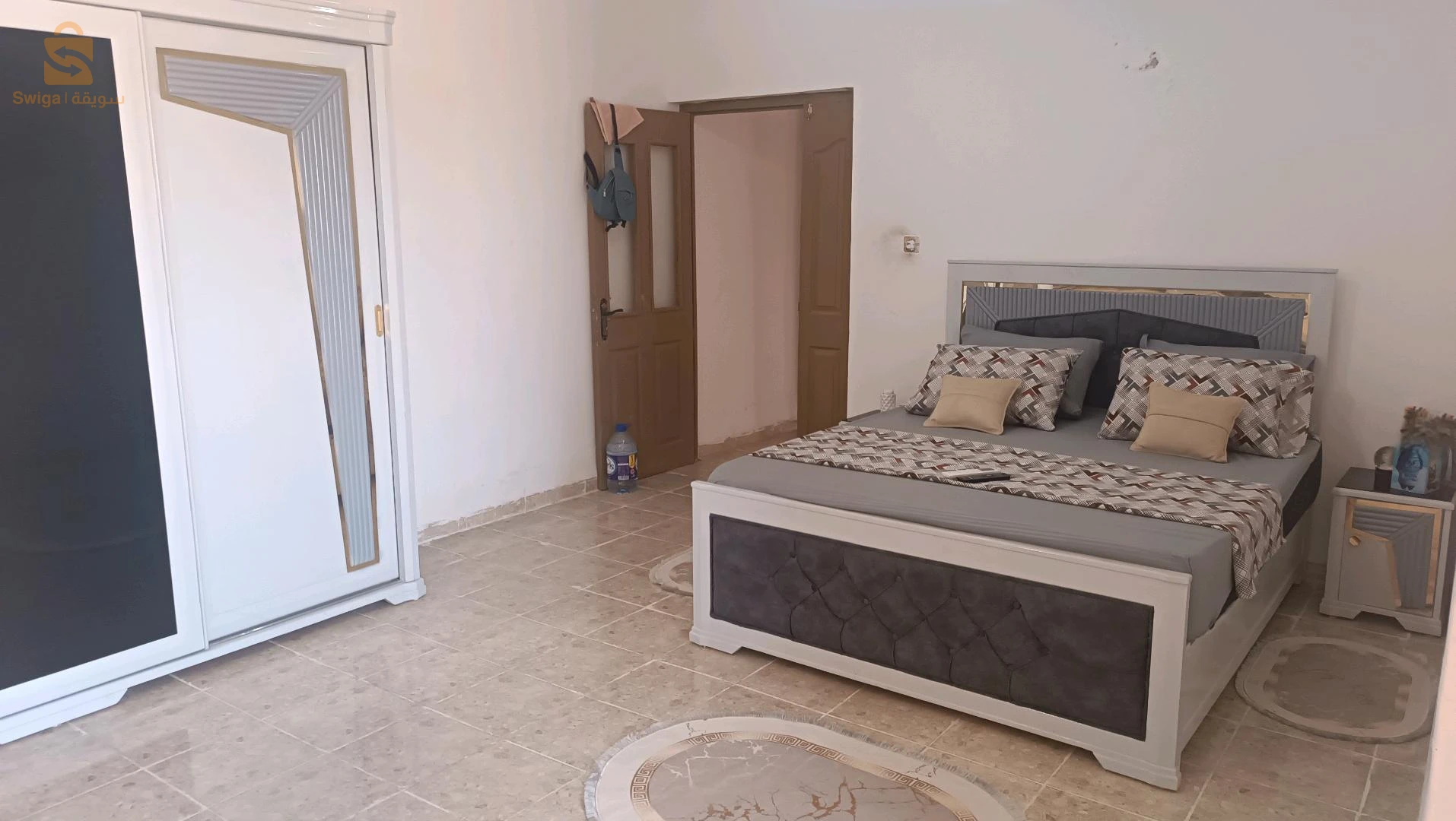 غرفة نوم خشب احمر