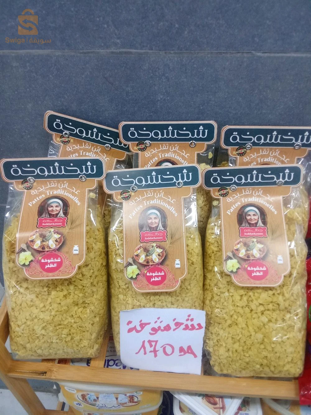 طاولة بيع منتوجات العجائن والحلويات