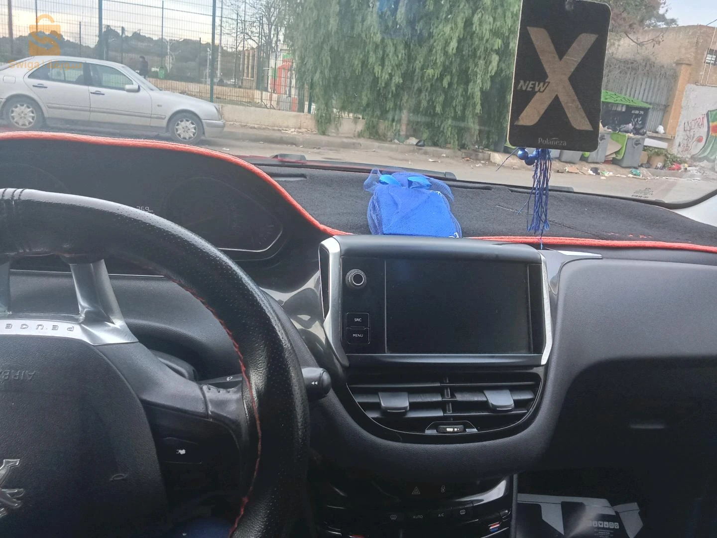 fiha 2 raccord sghar maybanoch ga3 
voiture très propre ta3 ksiba 
moteur 10/10
suspension 10/10
0655349562