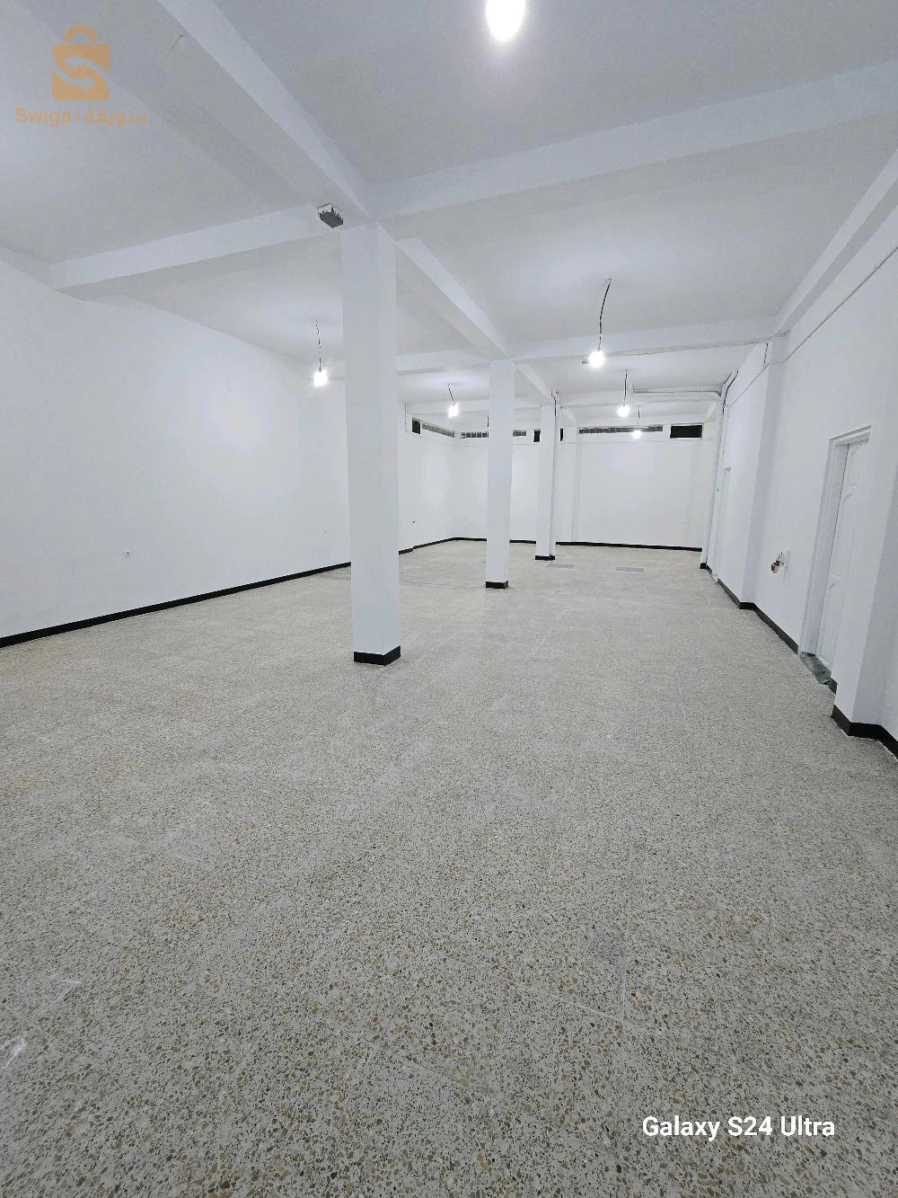 محل للكراء في توفيل ( عين مليلة ) مقابل السبيطار من الجهة الخلفية المساحة 140 متر + غرفة + دوش و مرحاض ، يصلح لورشة خياطة او ستوك  او ماشبه ذالك 
للإستفسار : 0661691853