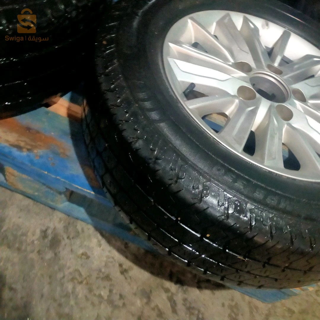 pneus complets 225 / 65 / 16