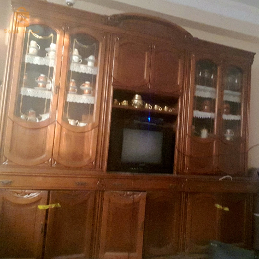 خزانة لوضع الاواني