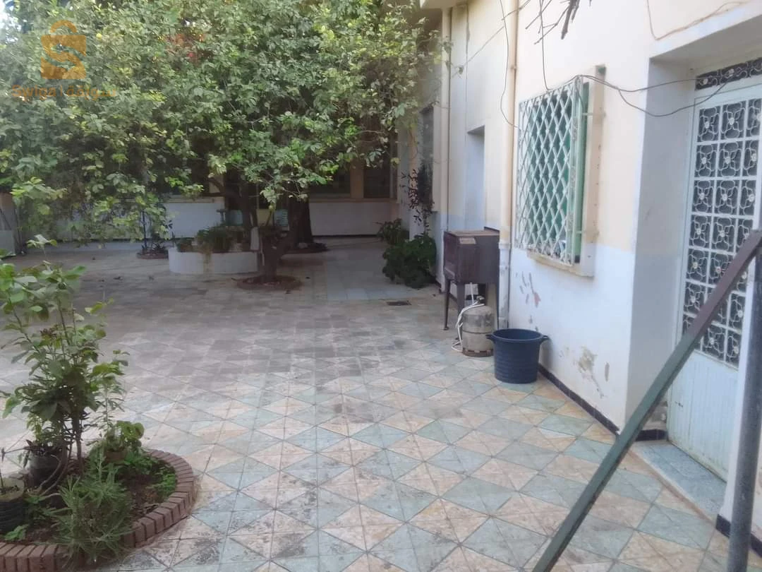 منزل كبير للبيع