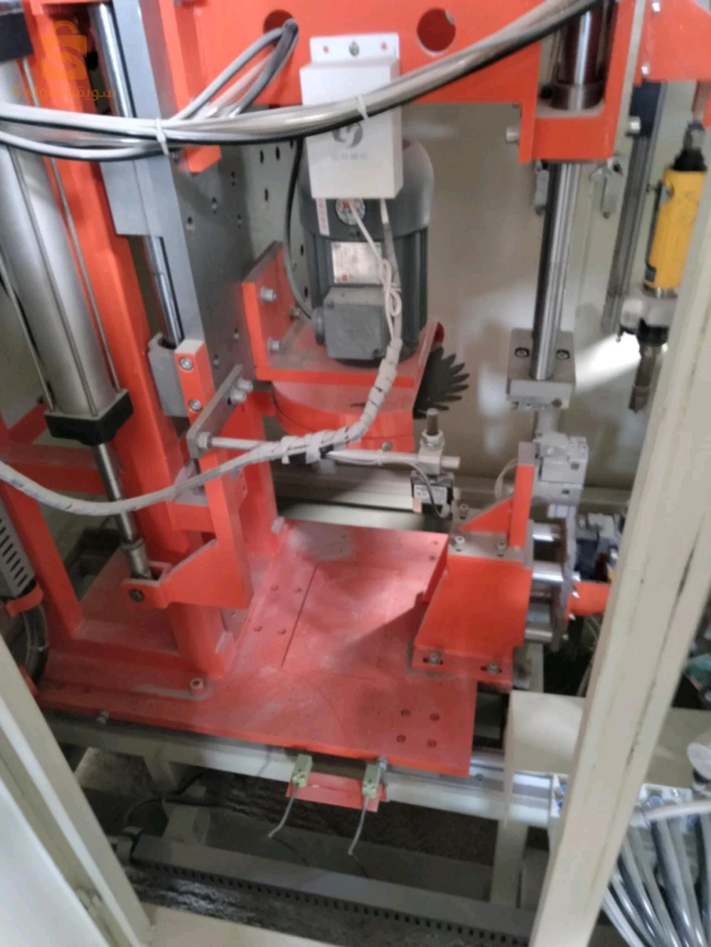 آلات لصناعة أبواب و نوافذ PVC